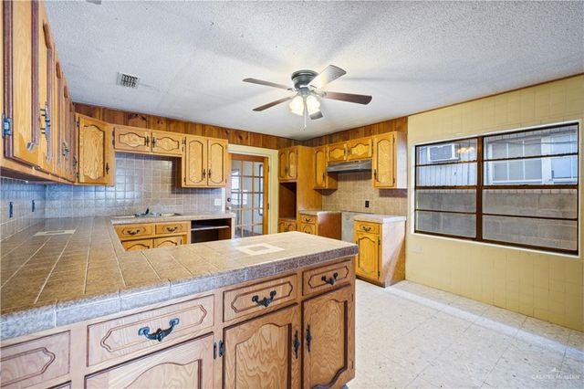 700 N East Street, Rio Grande City, TX 78582