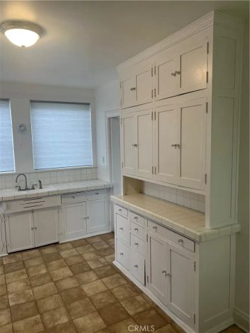 4429 Victoria Park Drive, Los Angeles, CA 90019