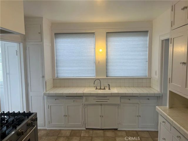 4429 Victoria Park Drive, Los Angeles, CA 90019