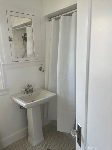 4429 Victoria Park Drive, Los Angeles, CA 90019