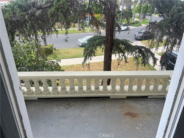 4429 Victoria Park Drive, Los Angeles, CA 90019