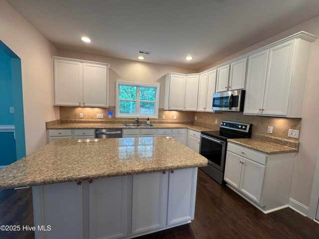 427 Wolfe Lane, Hubert, NC 28539