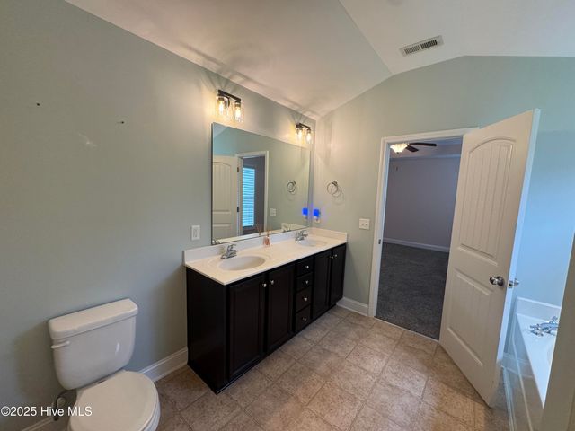 427 Wolfe Lane, Hubert, NC 28539