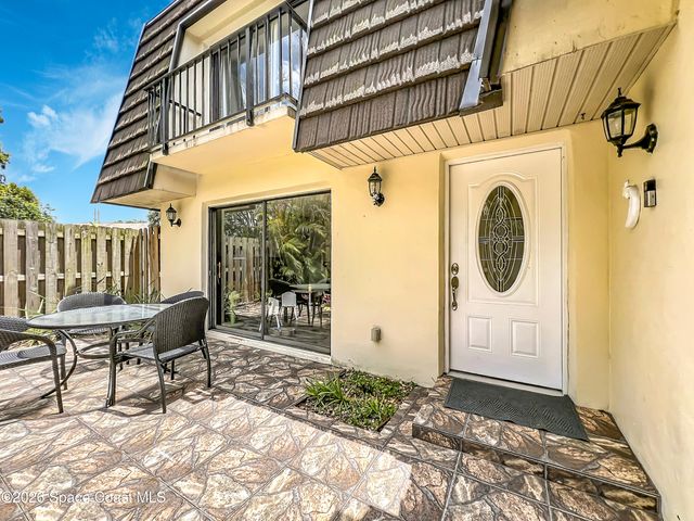 3913 Vista Oaks Circle NE, Palm Bay, FL 32905
