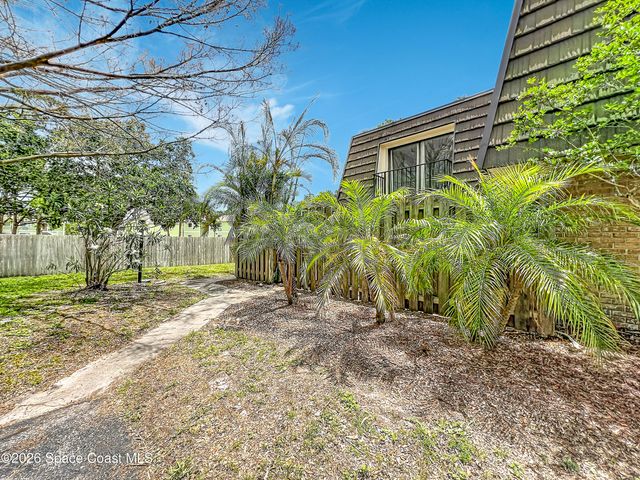 3913 Vista Oaks Circle NE, Palm Bay, FL 32905