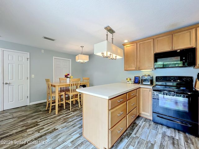 3913 Vista Oaks Circle NE, Palm Bay, FL 32905