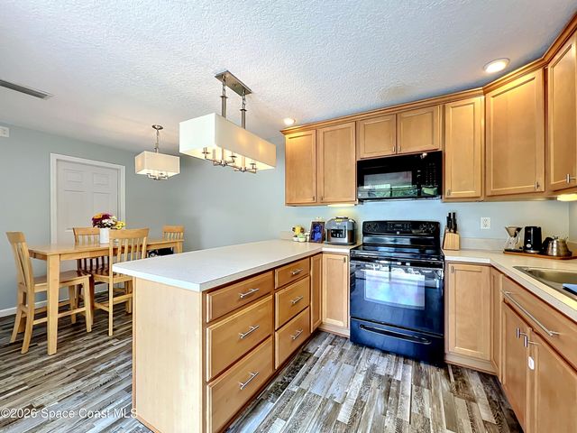 3913 Vista Oaks Circle NE, Palm Bay, FL 32905