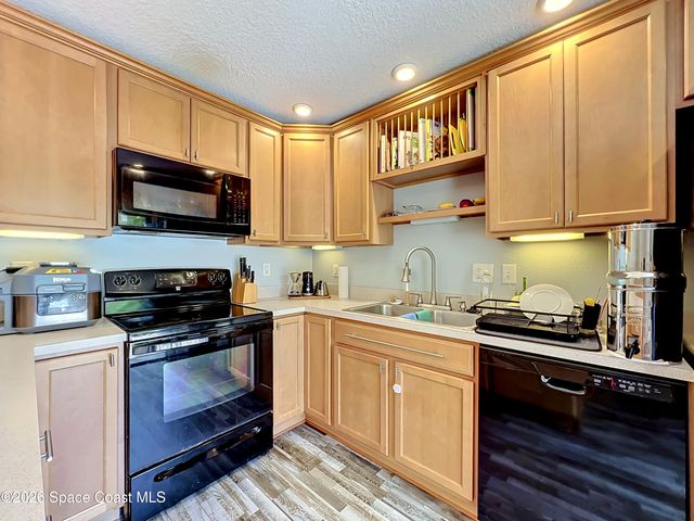 3913 Vista Oaks Circle NE, Palm Bay, FL 32905