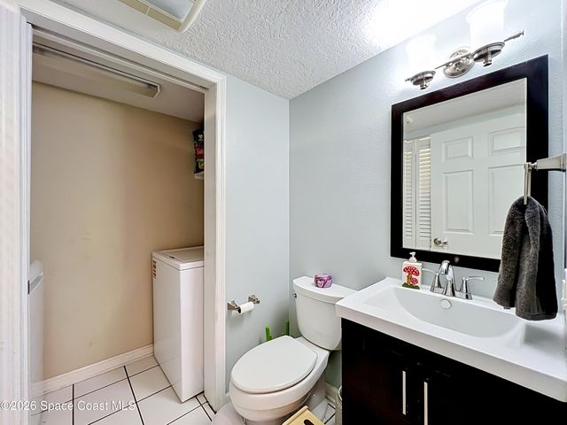 3913 Vista Oaks Circle NE, Palm Bay, FL 32905