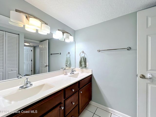 3913 Vista Oaks Circle NE, Palm Bay, FL 32905
