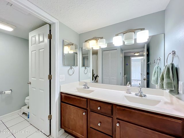 3913 Vista Oaks Circle NE, Palm Bay, FL 32905