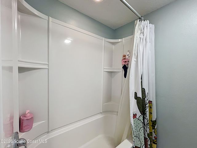 3913 Vista Oaks Circle NE, Palm Bay, FL 32905