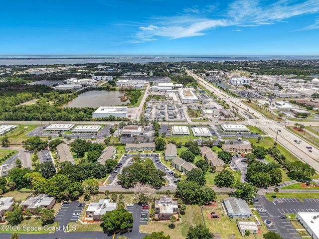 3913 Vista Oaks Circle NE, Palm Bay, FL 32905