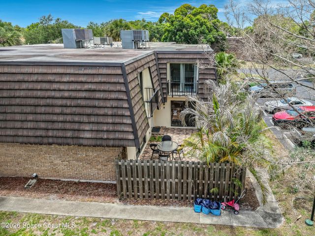 3913 Vista Oaks Circle NE, Palm Bay, FL 32905