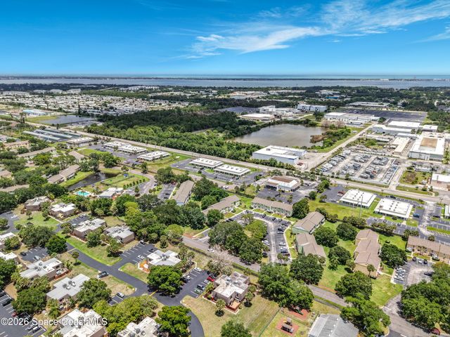 3913 Vista Oaks Circle NE, Palm Bay, FL 32905