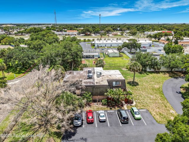 3913 Vista Oaks Circle NE, Palm Bay, FL 32905