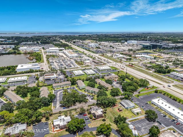 3913 Vista Oaks Circle NE, Palm Bay, FL 32905