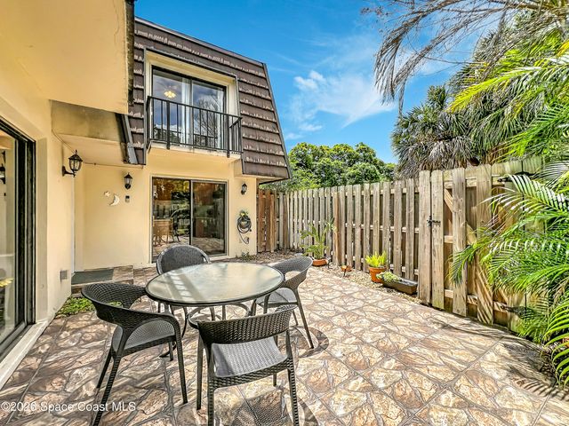 3913 Vista Oaks Circle NE, Palm Bay, FL 32905