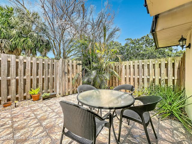 3913 Vista Oaks Circle NE, Palm Bay, FL 32905