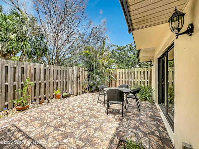 3913 Vista Oaks Circle NE, Palm Bay, FL 32905