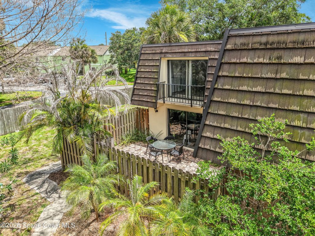 3913 Vista Oaks Circle NE, Palm Bay, FL 32905