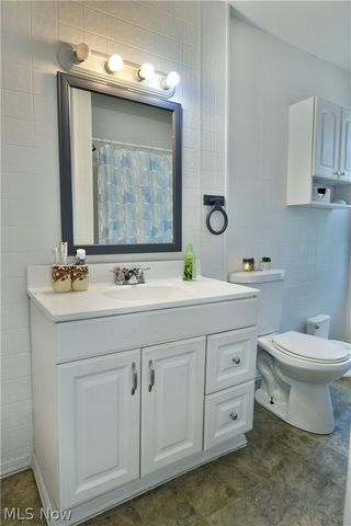 23 Hartzell Avenue, Niles, OH 44446