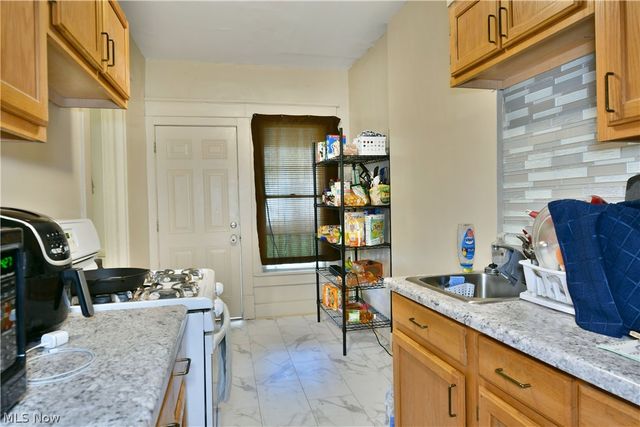 23 Hartzell Avenue, Niles, OH 44446