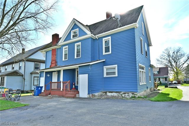 23 Hartzell Avenue, Niles, OH 44446