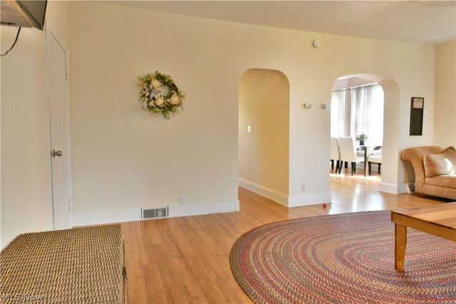 23 Hartzell Avenue, Niles, OH 44446