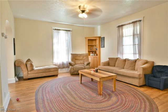 23 Hartzell Avenue, Niles, OH 44446