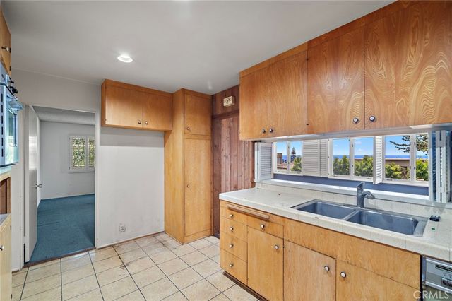 459 Hilledge Drive, Laguna Beach, CA 92651