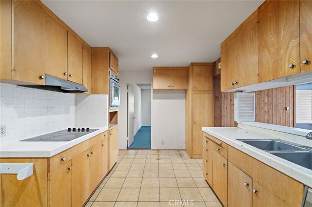 459 Hilledge Drive, Laguna Beach, CA 92651