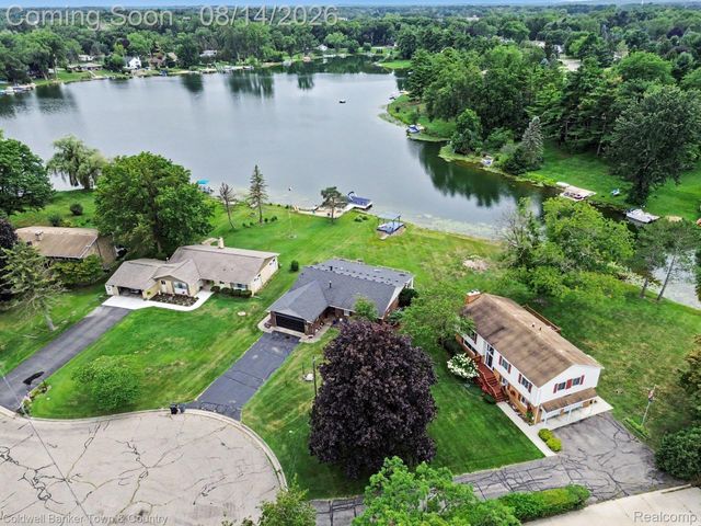 5134 Red Fox Drive, Brighton Township, MI 48114
