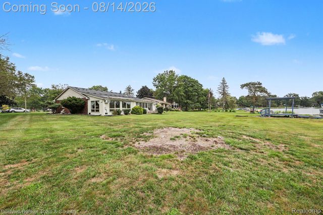 5134 Red Fox Drive, Brighton Township, MI 48114