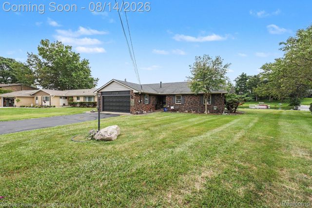 5134 Red Fox Drive, Brighton Township, MI 48114