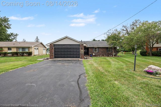 5134 Red Fox Drive, Brighton Township, MI 48114