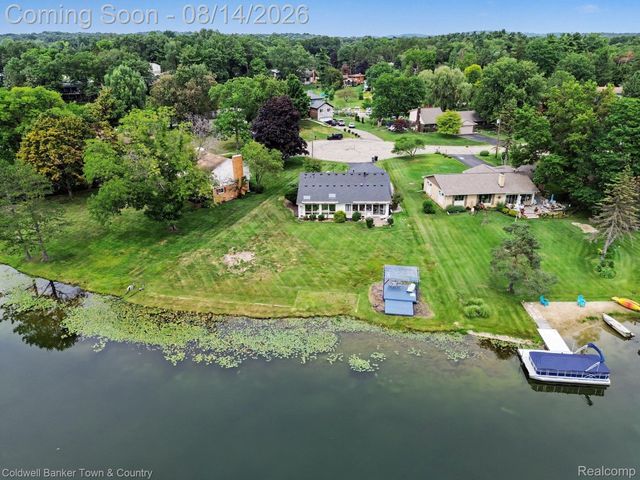 5134 Red Fox Drive, Brighton Township, MI 48114