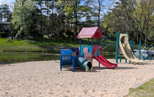 5134 Red Fox Drive, Brighton Township, MI 48114