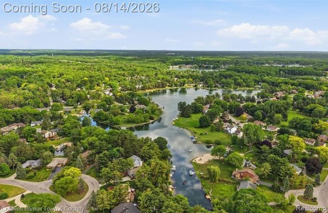 5134 Red Fox Drive, Brighton Township, MI 48114