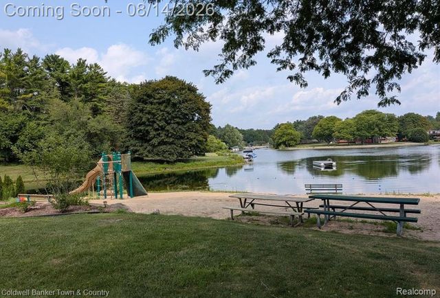 5134 Red Fox Drive, Brighton Township, MI 48114