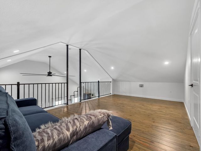 1035 Victoria Lane, Gilchrist, TX 77617