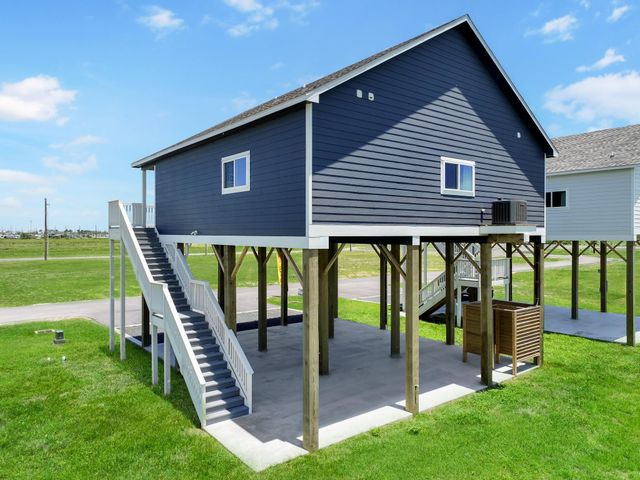 1035 Victoria Lane, Gilchrist, TX 77617