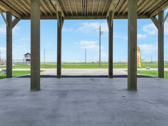 1035 Victoria Lane, Gilchrist, TX 77617