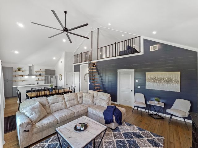 1035 Victoria Lane, Gilchrist, TX 77617