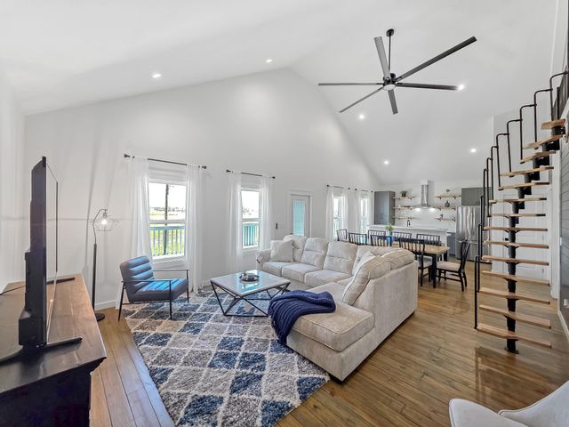 1035 Victoria Lane, Gilchrist, TX 77617
