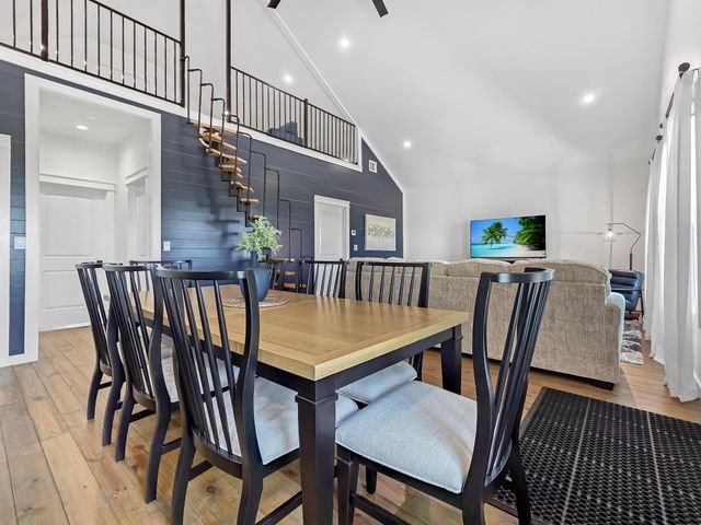 1035 Victoria Lane, Gilchrist, TX 77617