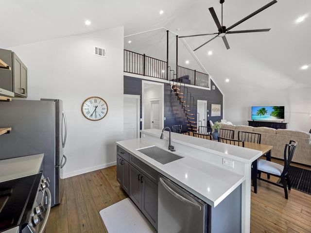 1035 Victoria Lane, Gilchrist, TX 77617
