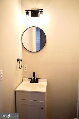 2600 E HOFFMAN ST, Baltimore, MD 21213