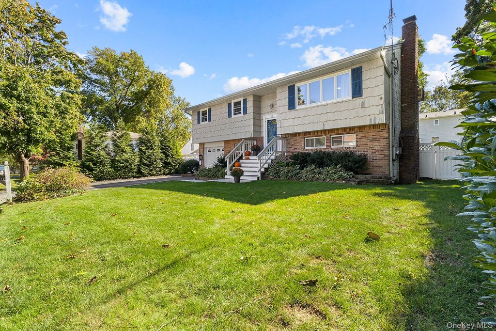 12 Bryan Street, Huntington, NY 11743 — photo 3