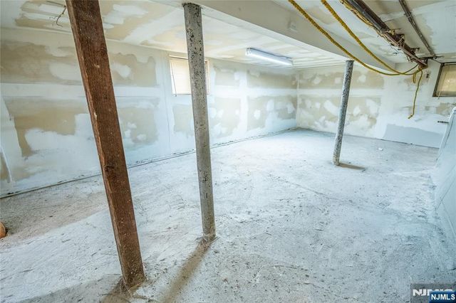 26 Scofield Street, Newark, NJ 07106